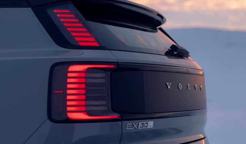 2026 Volvo EX30 Cross Country full