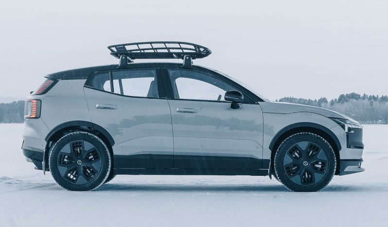 2026 Volvo EX30 Cross Country full