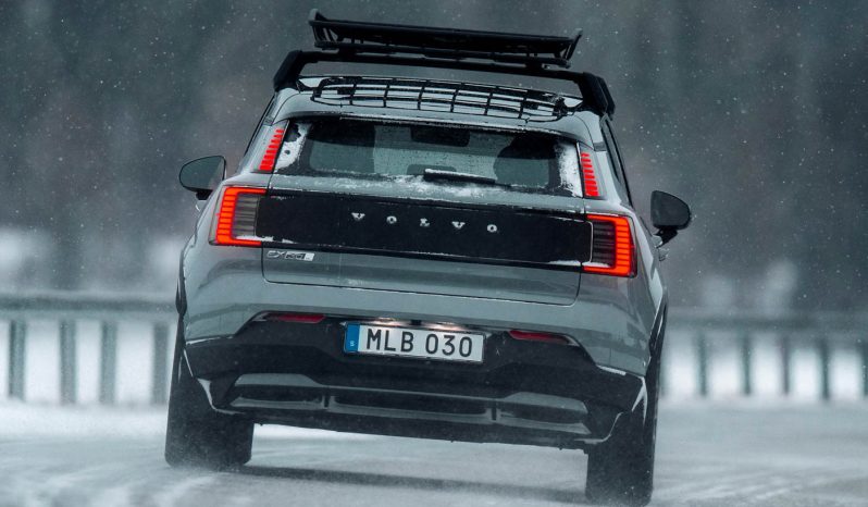2026 Volvo EX30 Cross Country full