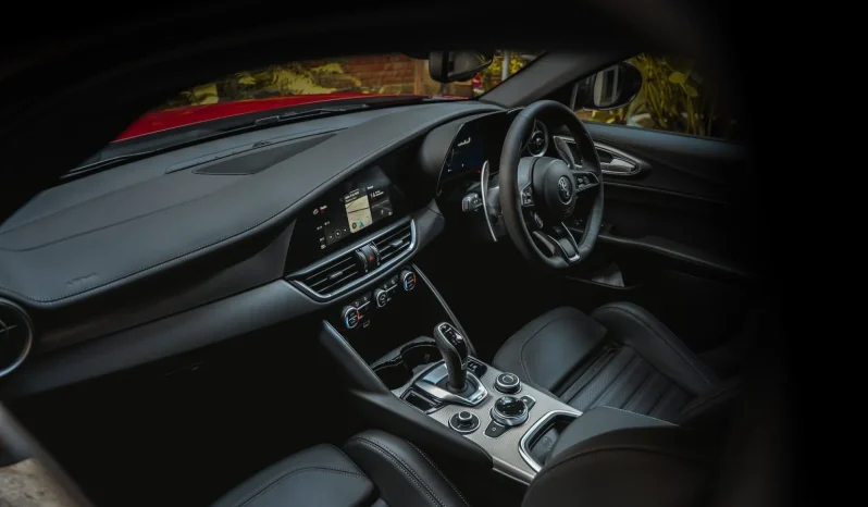 Alfa Romeo Giulia full