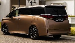 Toyota Alphard full