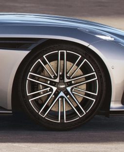 Aston Martin DB12 Volante full