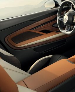 Aston Martin DB12 Volante 60th Anniversary Edition full