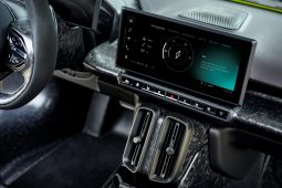 Aston Martin Valhalla full