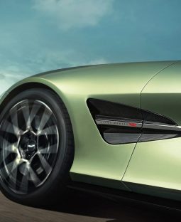 Aston Martin Vanquish Volante 2025 full