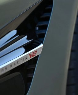 Aston Martin Vanquish Volante 2025 full