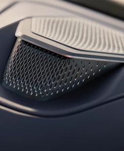 Aston Martin Vantage Roadster full