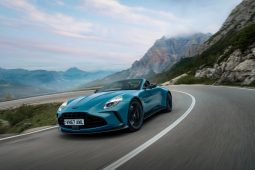 Aston Martin Vantage Roadster full