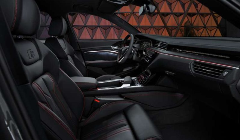 Audi Q8 e-tron 55 quattro full