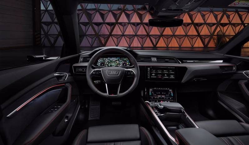 Audi Q8 e-tron 55 quattro full