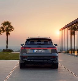 Audi Q8 e-tron 55 quattro full