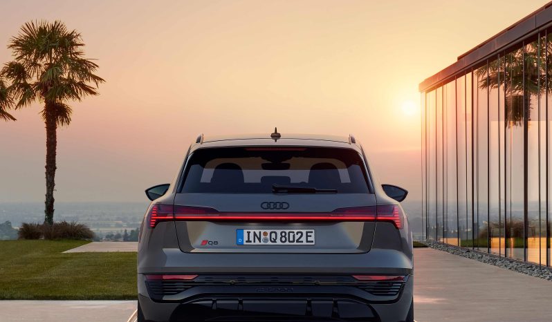 Audi Q8 e-tron 55 quattro full