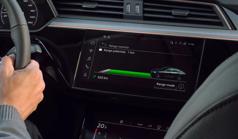 Audi Q8 e-tron 55 quattro full