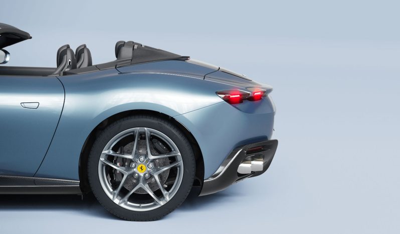 Ferrari Roma Spider full