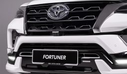Toyota Fortuner 2.8 VRZ AT 4WD full