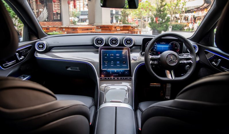 Mercedes-Benz C-Class Sedan C 350 e AMG Line full