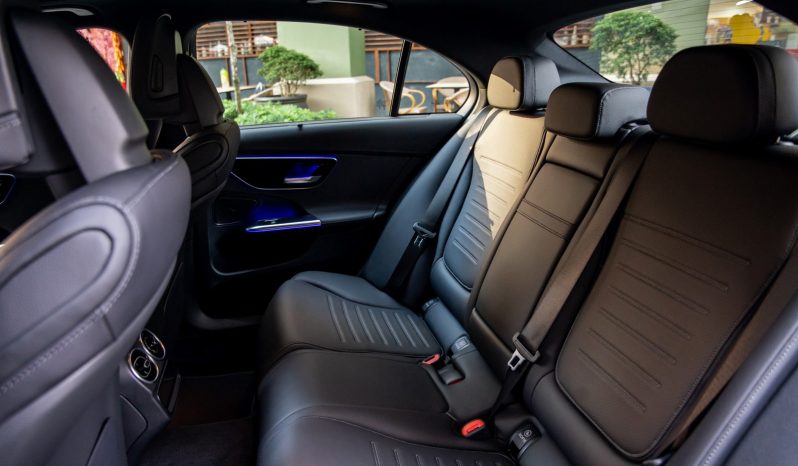 Mercedes-Benz C-Class Sedan C 350 e AMG Line full