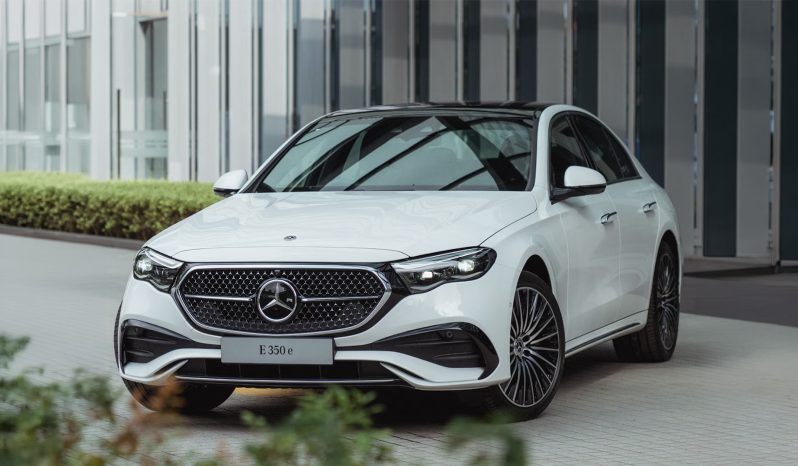 Mercedes-Benz E-Class Sedan E 350 e AMG Line full