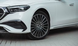 Mercedes-Benz E-Class Sedan E 350 e AMG Line full