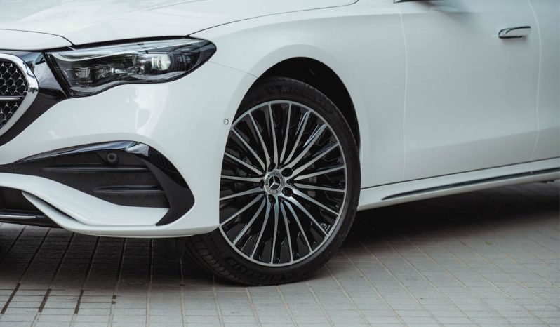 Mercedes-Benz E-Class Sedan E 350 e AMG Line full