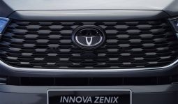Toyota Innova Zenix full