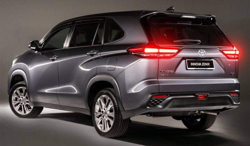 Toyota Innova Zenix full