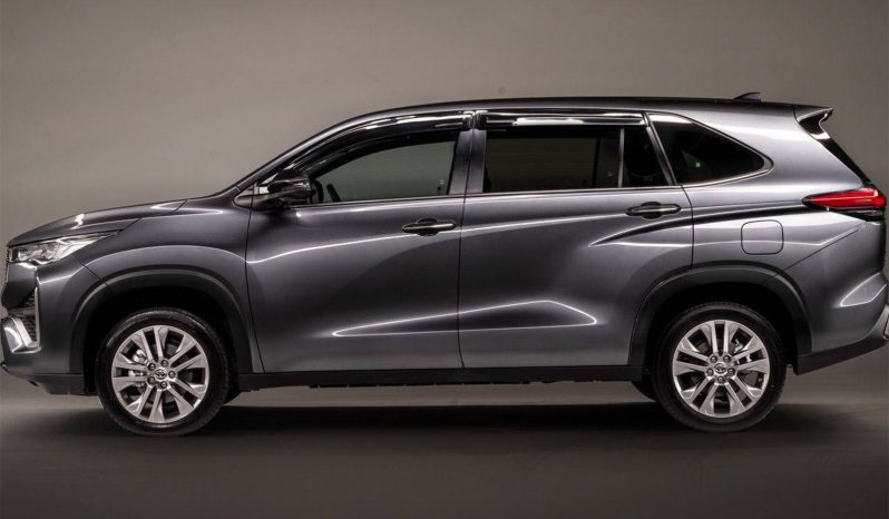 Toyota Innova Zenix full