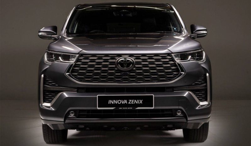 Toyota Innova Zenix full