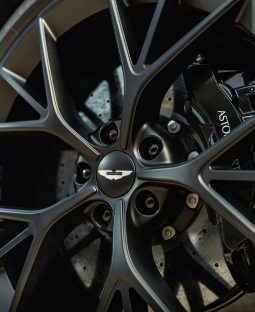 Aston Martin DBX707 full
