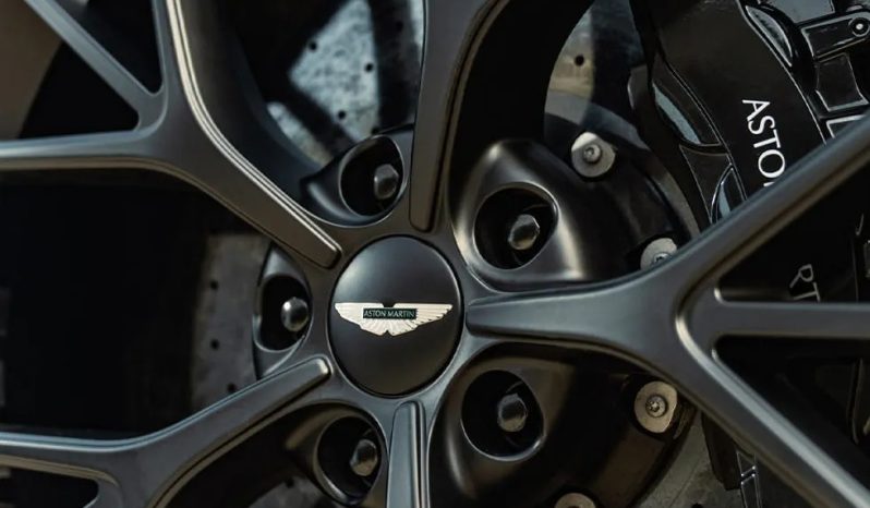 Aston Martin DBX707 full