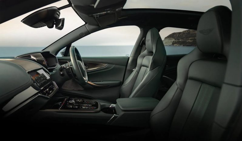 Aston Martin DBX707 full